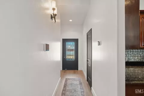 Entry Way - 214 Monroe St, Taft, CA 93268 photo 2 of 6
