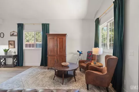 Living - 214 Monroe St, Taft, CA 93268 photo 3 of 3