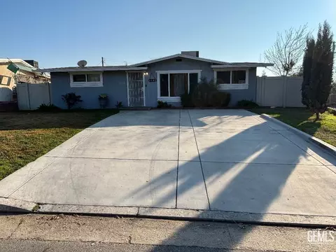 1105 Acacia Ave, Bakersfield, CA 93305