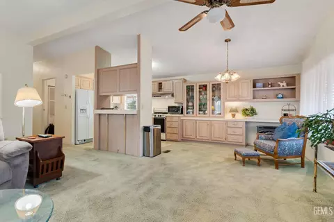 80 Eagle Ln, Bakersfield, CA 93308 photo 2