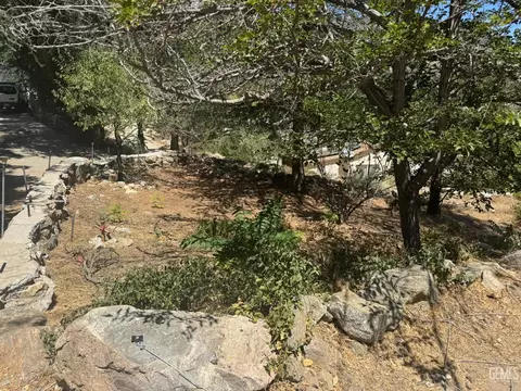 305 End Dr, Frazier Park, CA 93225