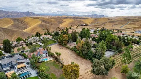 6120 De La Guerra Ter, Bakersfield, CA 93306