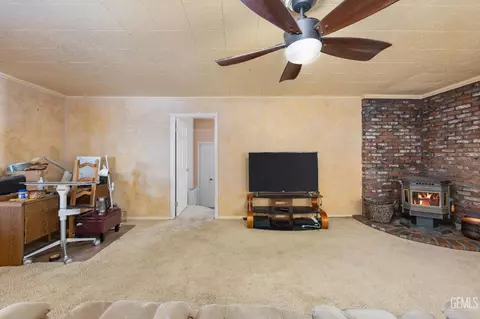 Living - 12964 Stubborn Mule Rd, Edwards, CA 93523 photo 2 of 3