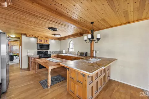 Kitchen - 12964 Stubborn Mule Rd, Edwards, CA 93523 photo 3 of 8