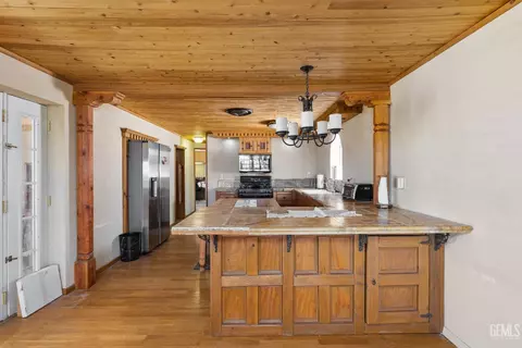 Kitchen - 12964 Stubborn Mule Rd, Edwards, CA 93523 photo 4 of 8