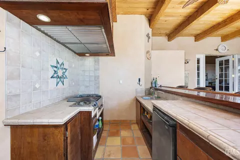 Kitchen - 12964 Stubborn Mule Rd, Edwards, CA 93523 photo 7 of 8