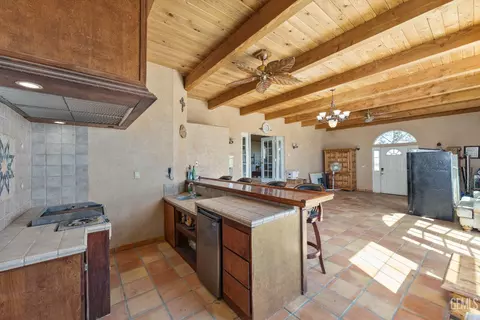 Kitchen - 12964 Stubborn Mule Rd, Edwards, CA 93523 photo 6 of 8