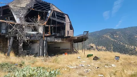 29501 Deertrail Dr, Tehachapi, CA 93561 photo 2