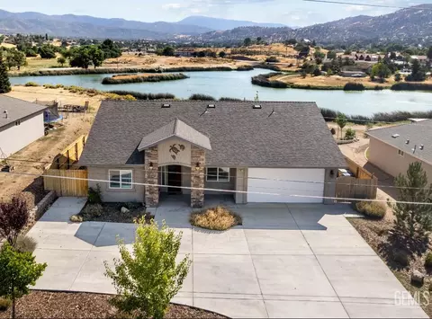 20312 Weston Ave, Tehachapi, CA 93561 photo 2