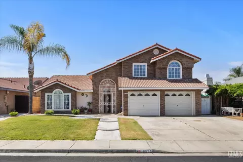 1914 Hummingbird Ave, Delano, CA 93215