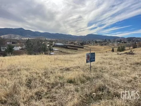 19940 Mesa Dr, Tehachapi, CA 93561 photo 1