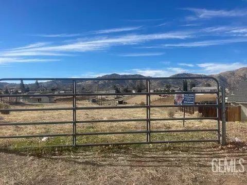 22041 Copper St, Tehachapi, CA 93561 photo 2