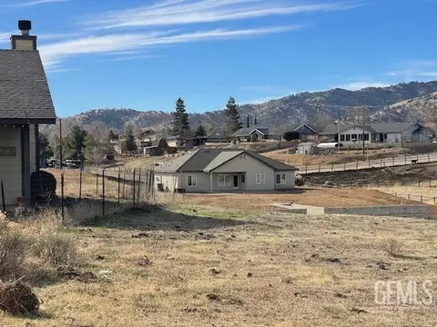 22041 Copper St, Tehachapi, CA 93561 photo 7
