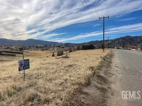22041 Copper St, Tehachapi, CA 93561 photo 17