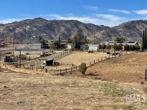 22041 Copper St, Tehachapi, CA 93561 photo 5