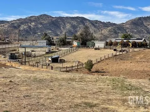 22041 Copper St, Tehachapi, CA 93561 photo 8