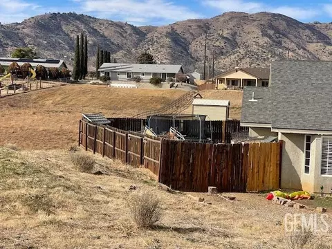 22041 Copper St, Tehachapi, CA 93561 photo 6