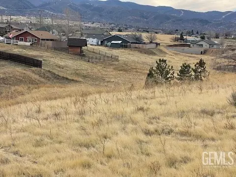 22041 Copper St, Tehachapi, CA 93561 photo 13