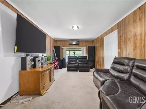 121 Lucard, Taft, CA 93268 photo 9