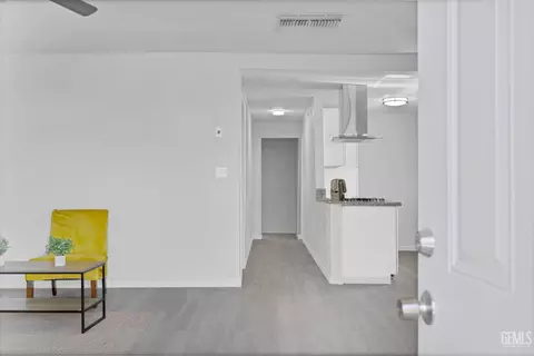 Entry Way - 131 Oak St, Taft, CA 93268 photo 1 of 1