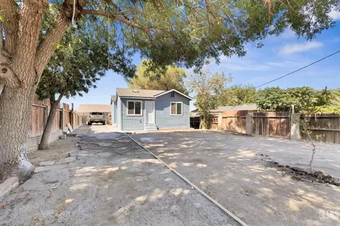 Exterior - 131 Oak St, Taft, CA 93268 photo 2 of 2