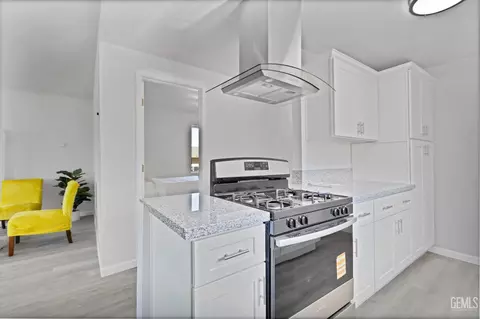 Kitchen - 131 Oak St, Taft, CA 93268 photo 2 of 3