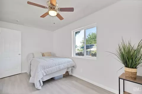 Bedroom - 131 Oak St, Taft, CA 93268 photo 2 of 4