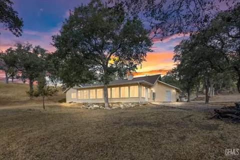 17741 Buckpasser Pl, Tehachapi, CA 93561 photo 2