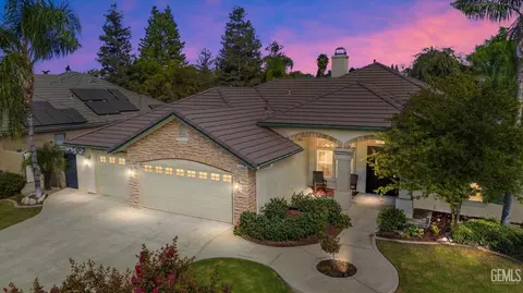 310 Coleshill St, Bakersfield, CA 93312