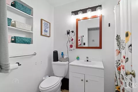 Bath - 4221 Roxy Ln, Shafter, CA 93263 photo 1 of 1