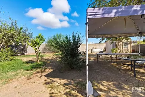 Exterior - 4221 Roxy Ln, Shafter, CA 93263 photo 3 of 8