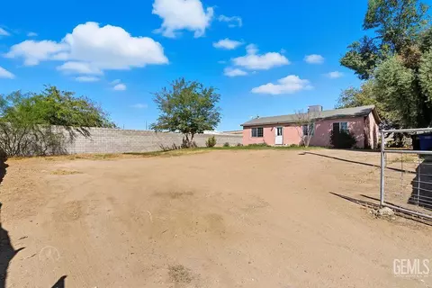 Exterior - 4221 Roxy Ln, Shafter, CA 93263 photo 1 of 8