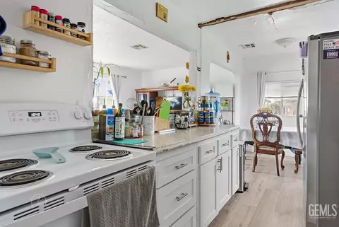 Kitchen - 4221 Roxy Ln, Shafter, CA 93263 photo 3 of 3