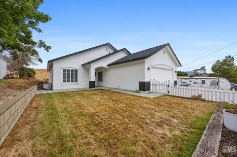 21021 Brentwood Dr, Tehachapi, CA 93561 photo 2