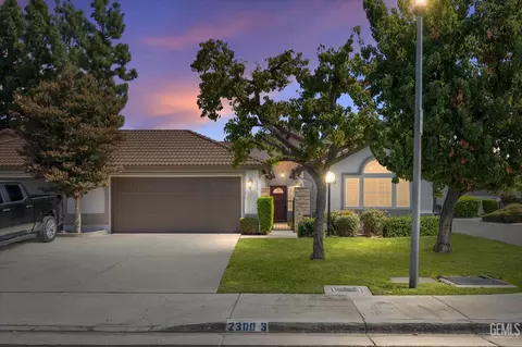 2300 Melbourne Ln #3, Bakersfield, CA 93309