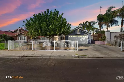 2139 Summer Dr, Delano, CA 93215