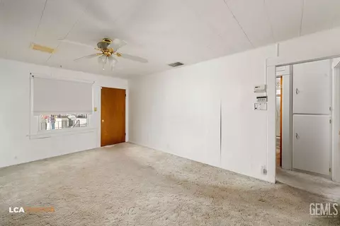 Living - 721 Buchanan St, Taft, CA 93268 photo 2 of 6