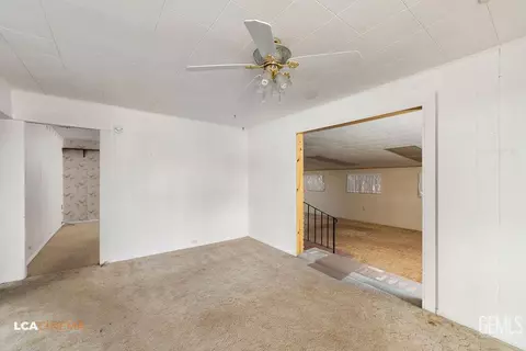 Living - 721 Buchanan St, Taft, CA 93268 photo 1 of 6