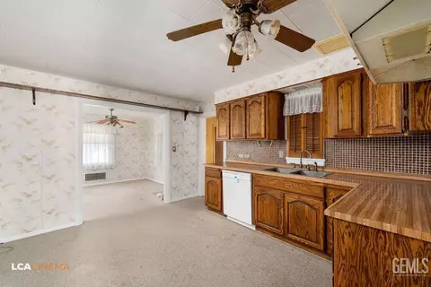 Kitchen - 721 Buchanan St, Taft, CA 93268 photo 1 of 3