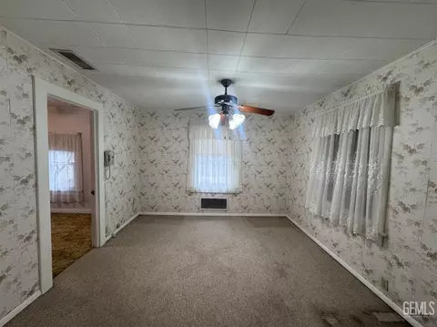 Living - 721 Buchanan St, Taft, CA 93268 photo 6 of 6