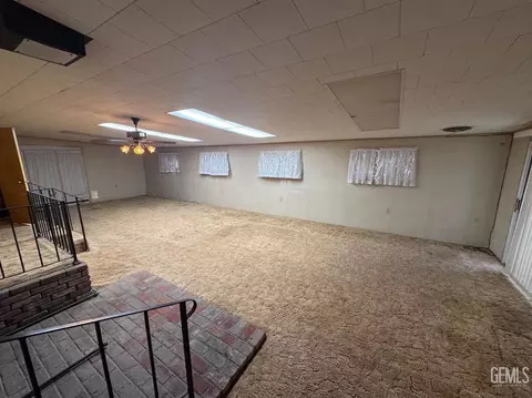 Living - 721 Buchanan St, Taft, CA 93268 photo 5 of 6
