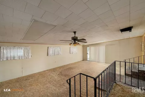 Living - 721 Buchanan St, Taft, CA 93268 photo 3 of 6