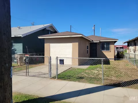 2211 O St, Bakersfield, CA 93301