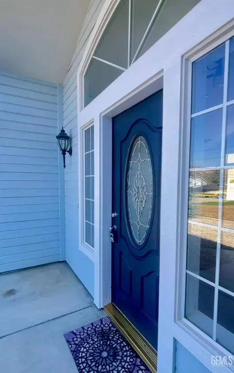 Entry Way - 28190 Braeburn Pl, Tehachapi, CA 93561 photo 1 of 1