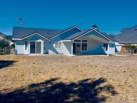 Exterior - 28190 Braeburn Pl, Tehachapi, CA 93561 photo 7 of 9