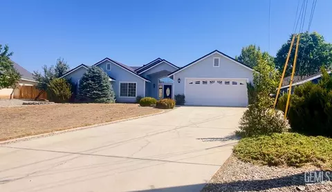 Exterior - 28190 Braeburn Pl, Tehachapi, CA 93561 photo 3 of 9