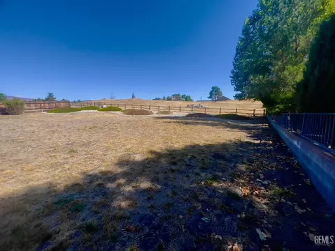Exterior - 28190 Braeburn Pl, Tehachapi, CA 93561 photo 9 of 9