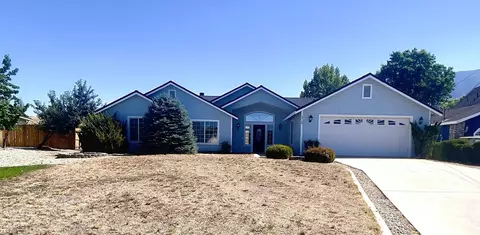 Exterior - 28190 Braeburn Pl, Tehachapi, CA 93561 photo 2 of 9