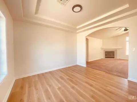 Living - 28190 Braeburn Pl, Tehachapi, CA 93561 photo 3 of 4
