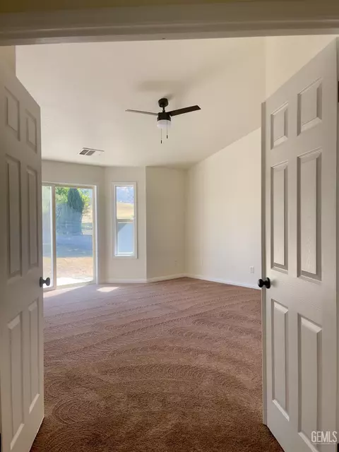 Bedroom - 28190 Braeburn Pl, Tehachapi, CA 93561 photo 2 of 3